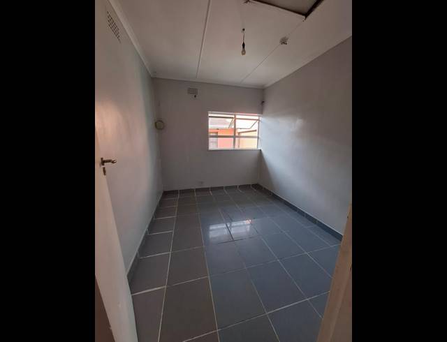3 BEDROOM PROPERTY TO RENT IN GOODWOOD CENTRAL